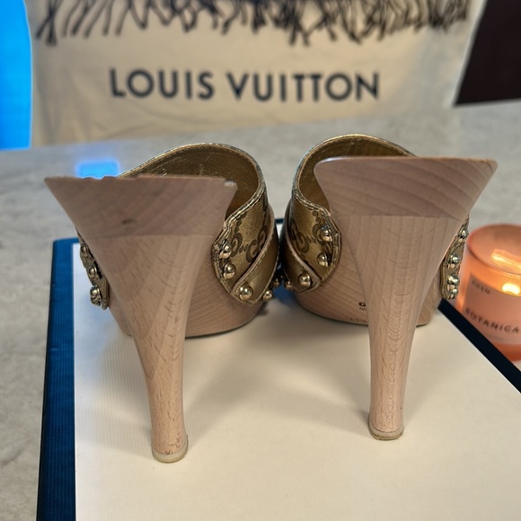Gucci!. GOLD💛Gucci GOLD open toe wooden heels. - Picture 5 of 8